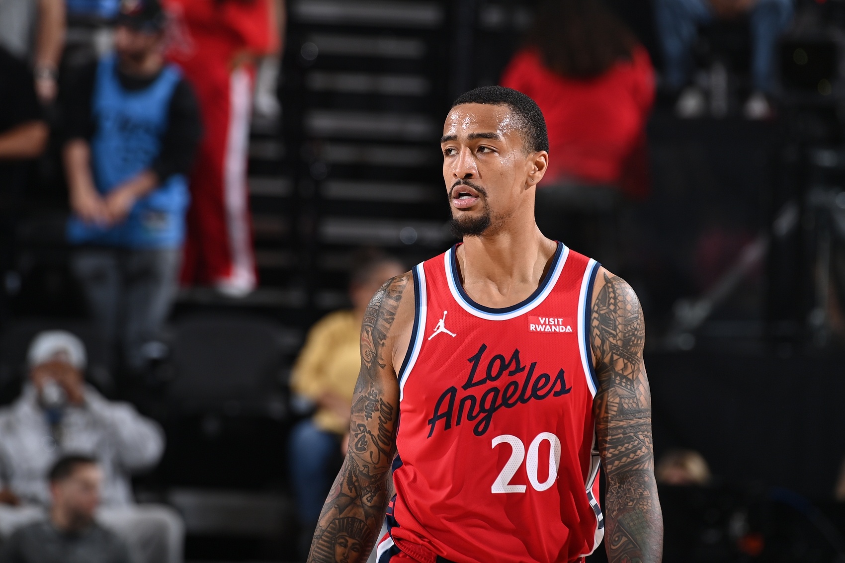 开云体育下载-科林斯过去三场运动战31中23 三分13中9 场均19.3分5.3板1帽