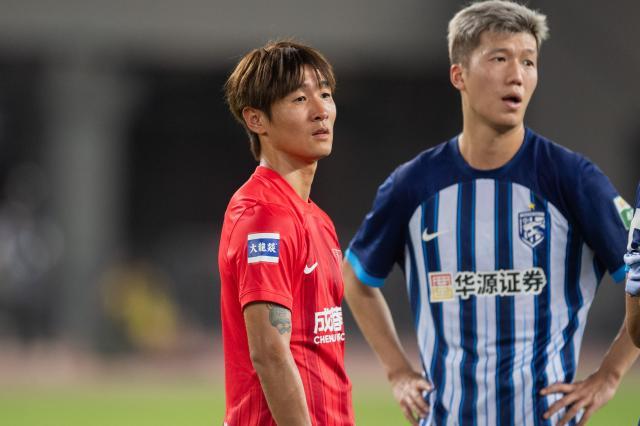 开云体育下载网址-2红7黄！三镇战蓉城场面火爆 韦世豪染红公开致歉